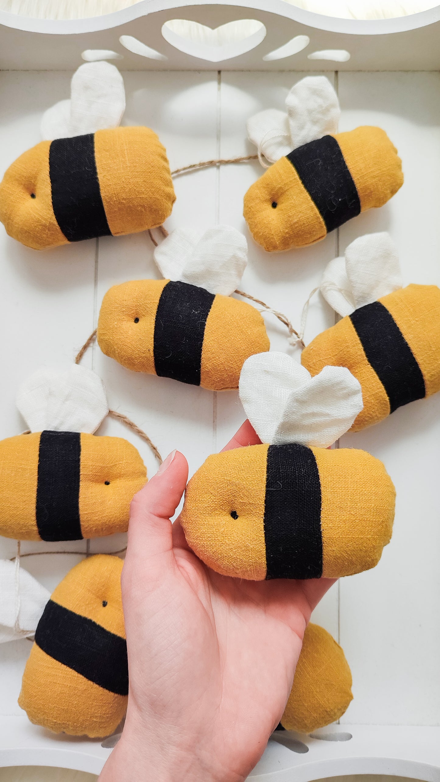 Linen Bees garland