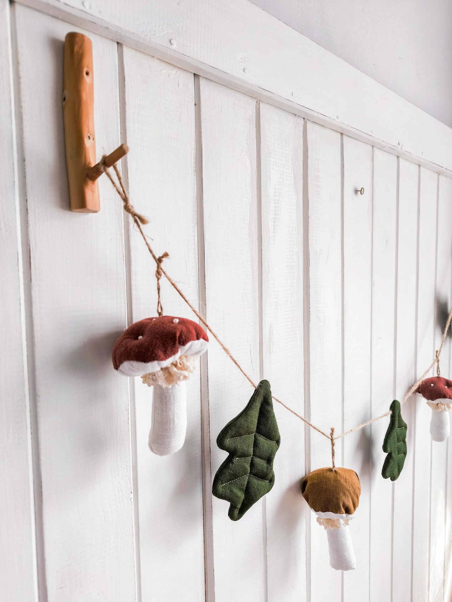 Linen Autumn Garland with Leaves