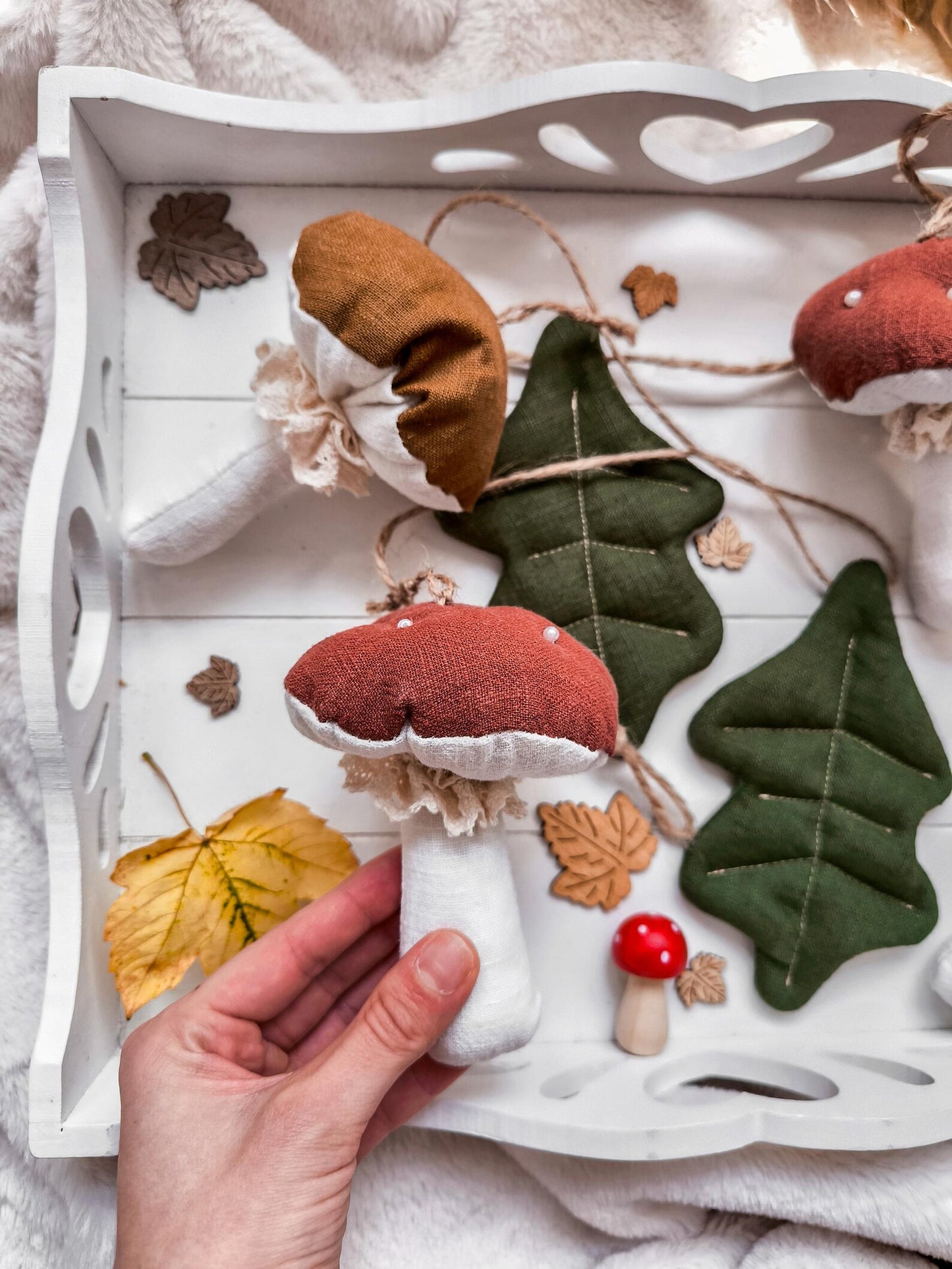 Linen Autumn Garland with Leaves