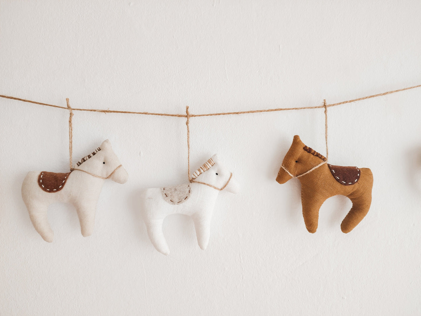 Linen Horse Garland