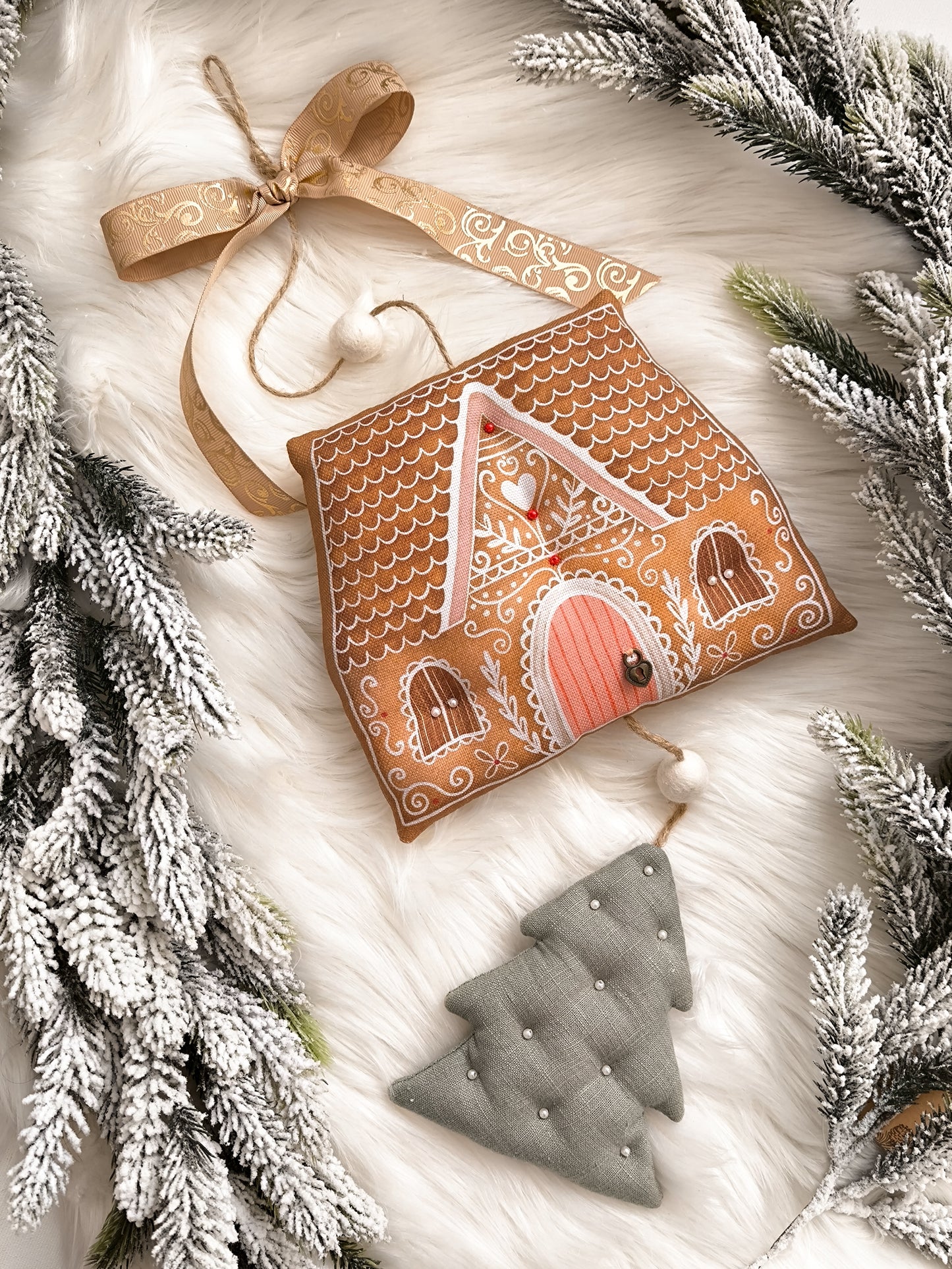 Christmas Wall Hanging Gingerbread House & Linen Tree