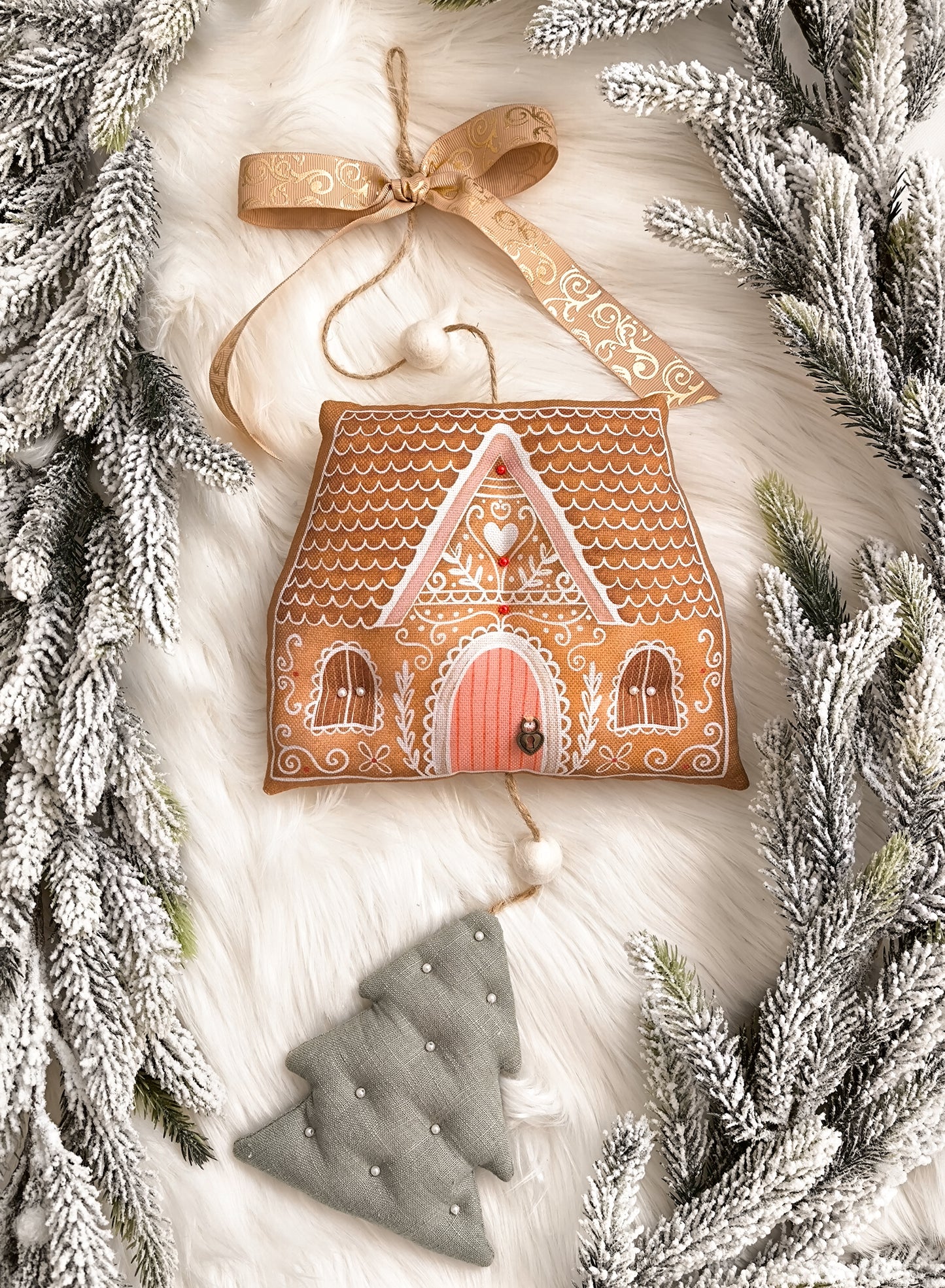 Christmas Wall Hanging Gingerbread House & Linen Tree