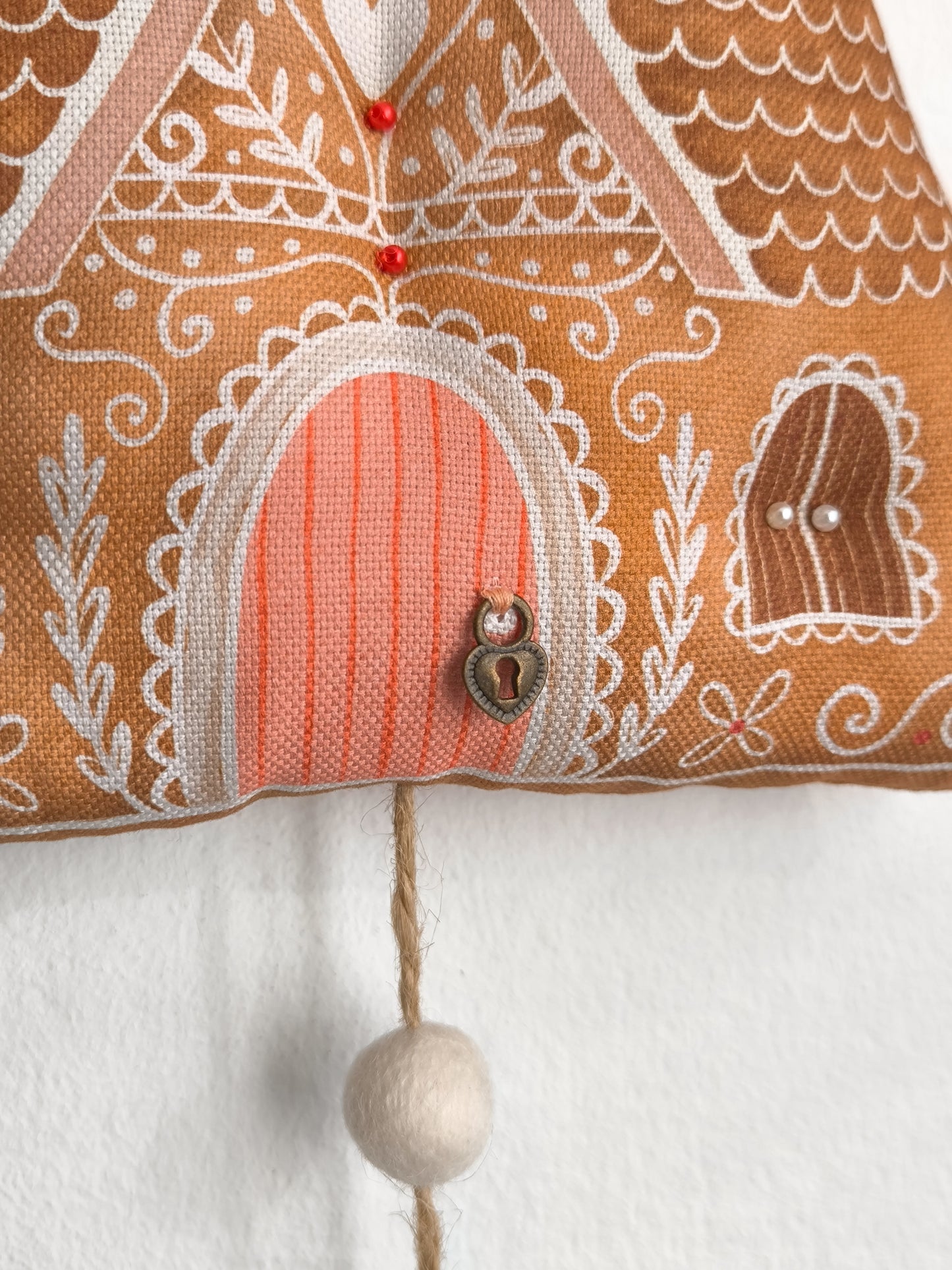 Christmas Wall Hanging Gingerbread House & Linen Tree